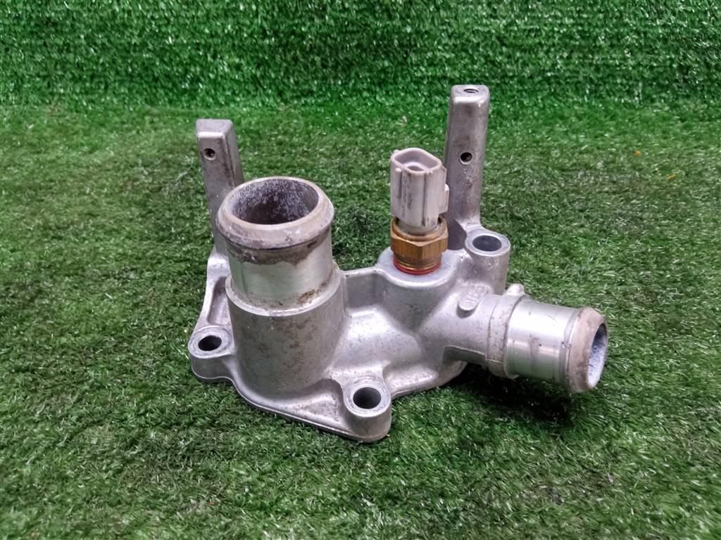 фланец (тройник) системы охлаждения Ford Focus II рестайлинг (2007—2011) 2010, 1.6i HXDB, 1N1G8594 - фото №1