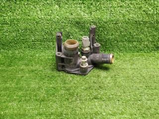 фланец (тройник) системы охлаждения Ford Fusion I рестайлинг (2005—2012) 2010, 1.4i FXJA 9E18923, 7M5G8K556AC