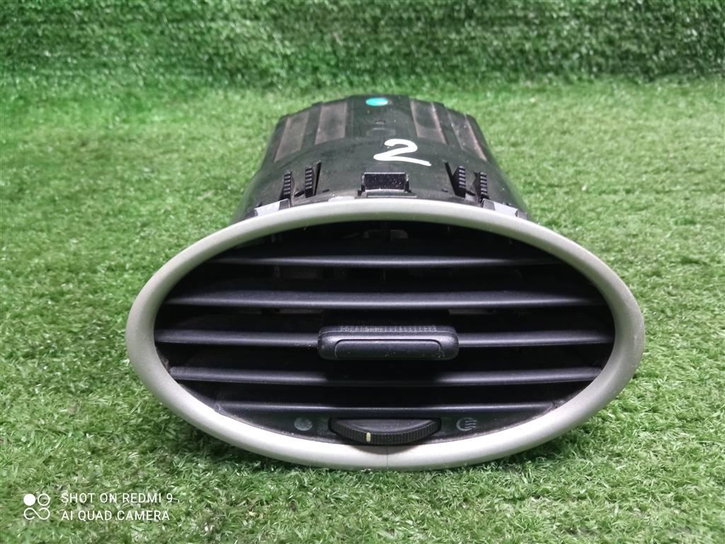 дефлектор обдува салона Ford Focus II рестайлинг (2007—2011) 2010, 2.0i AODA, 1677037 - фото №1
