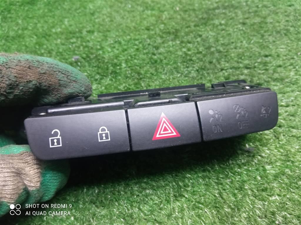 кнопка аварийной сигнализации Opel Insignia I (2008—2013) 2010, 2.0TD A20DTH, 13324594 - фото №1