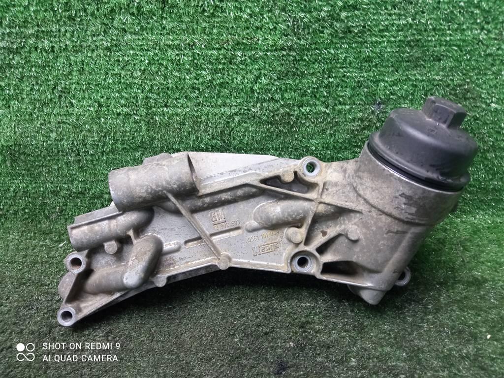 корпус масляного фильтра Opel Astra H рестайлинг (2006—2014) 2012, 1.8i Z18XER, 12992593 - фото №1