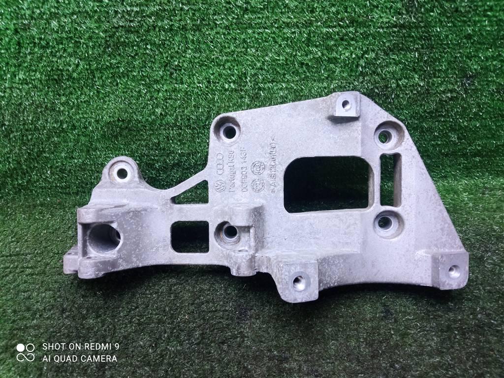 кронштейн генератора Volkswagen Passat B6 (2005—2010) 2008, 2.0FSI BVY, 06F903143F - фото №1