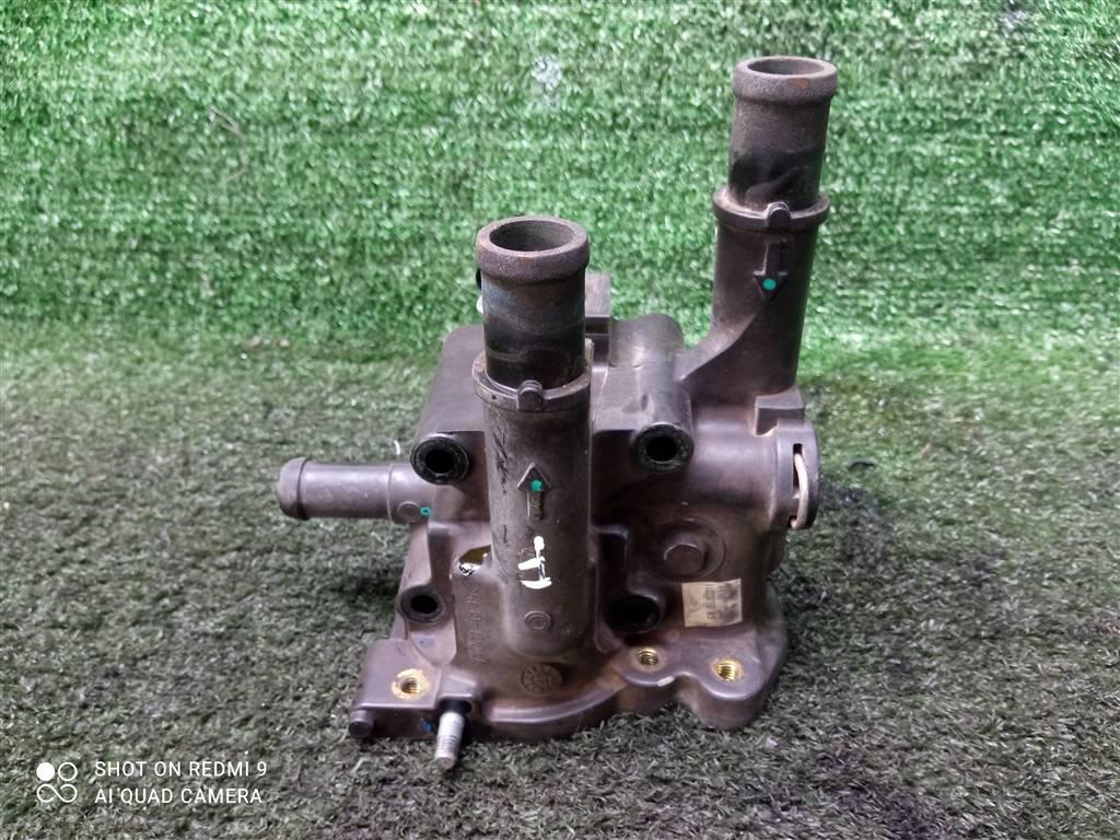 корпус термостата Opel Astra H рестайлинг (2006—2014) 2012, 1.6i Z16XER, 55353311 - фото №1