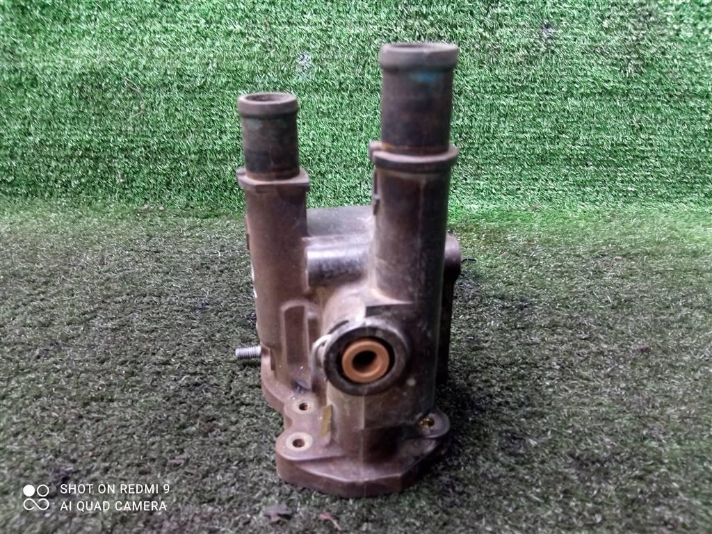 корпус термостата Opel Astra H рестайлинг (2006—2014) 2012, 1.6i Z16XER, 55353311 - фото №1