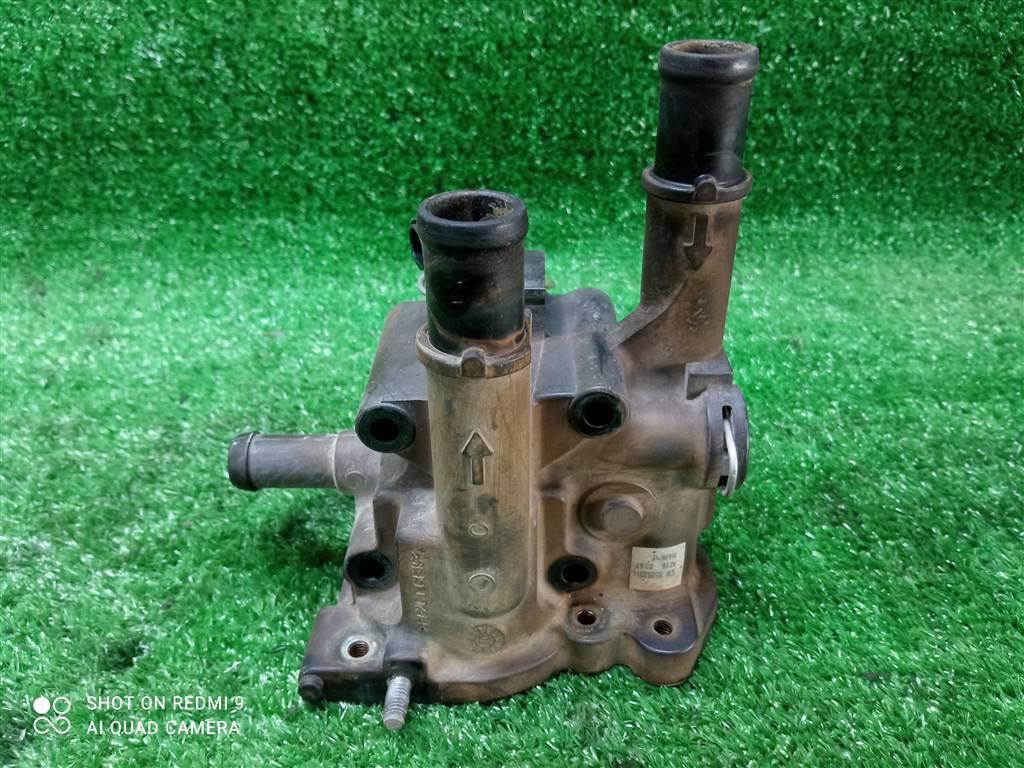 корпус термостата Opel Astra H рестайлинг (2006—2014) 2012, 1.6i Z16XER, 55353311 - фото №1