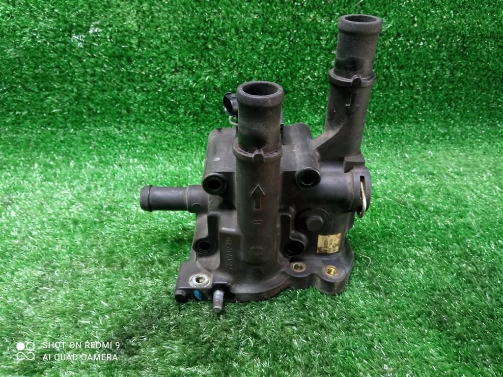 корпус термостата Opel Astra H рестайлинг (2006—2014) 2012, 1.8i Z18XER, 55353311 - фото №1