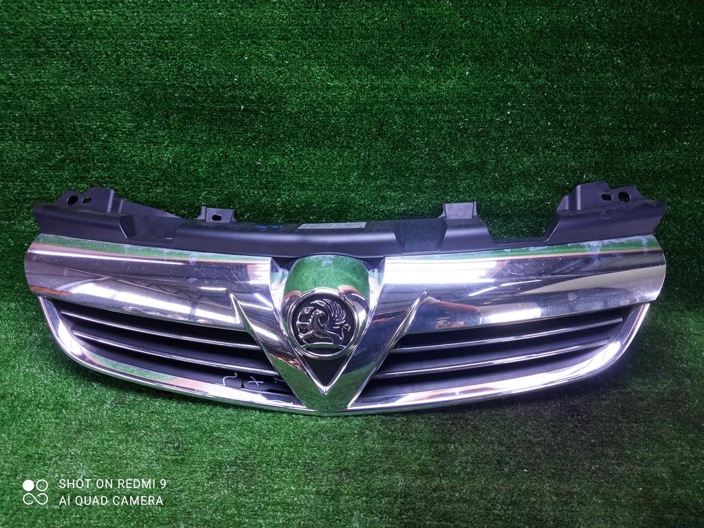 решетка радиатора Opel Zafira B рестайлинг (2008—2014) 2010, 1.6i Z16XER, 13247331 - фото №1