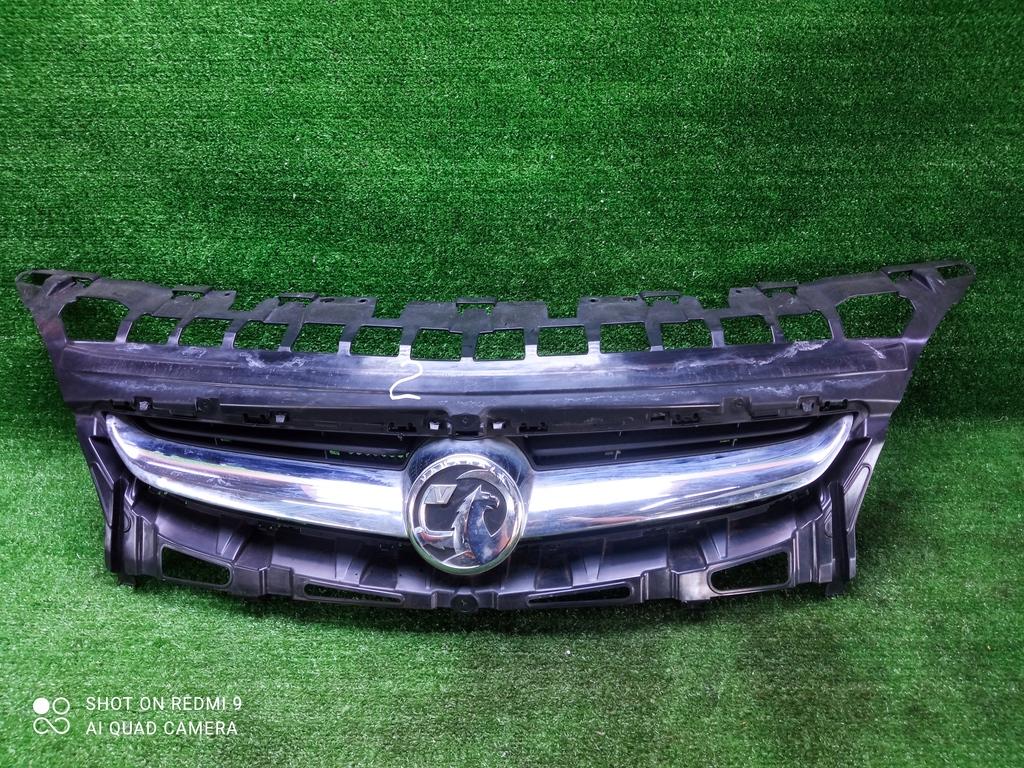 решетка радиатора Opel Astra J рестайлинг (2012—2018) 2014, 1.6i A16XER, 13368851 - фото №1