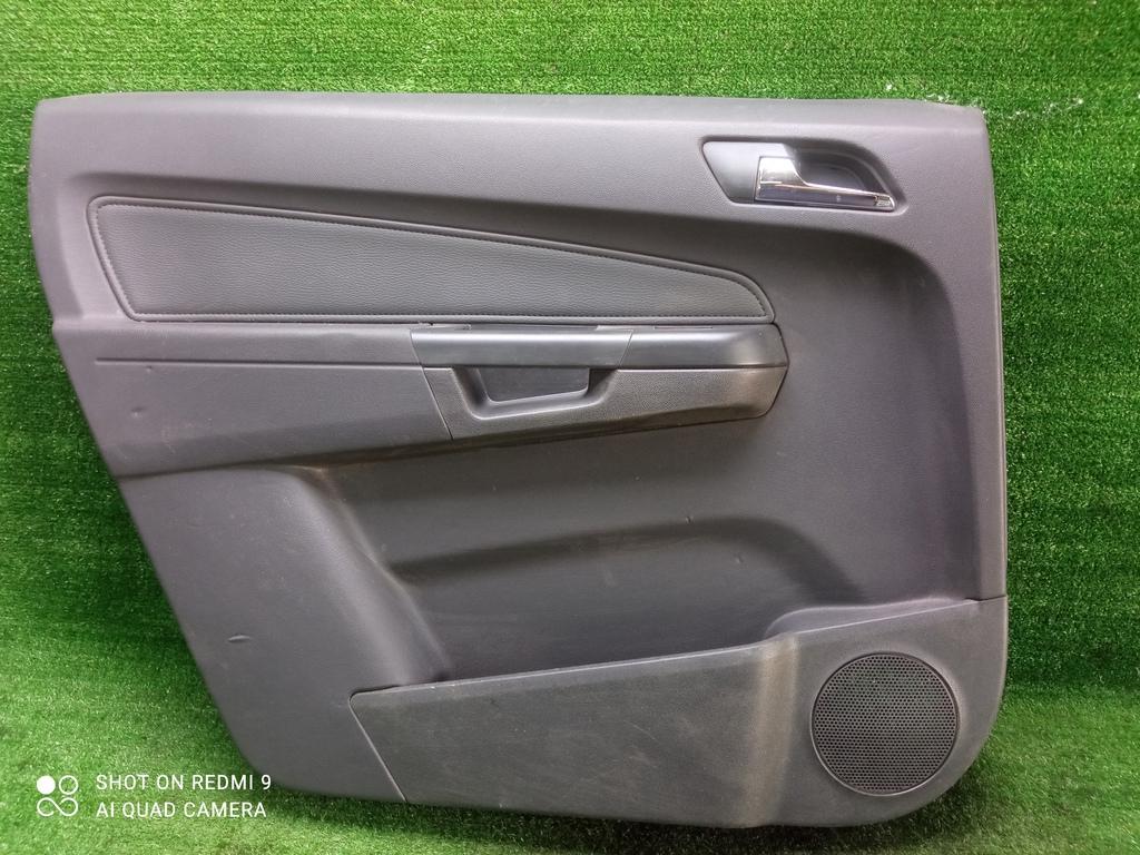 обшивка двери передняя левая Opel Zafira B рестайлинг (2008—2014) 2012, 1.8i Z18XER, 13266531 - фото №1