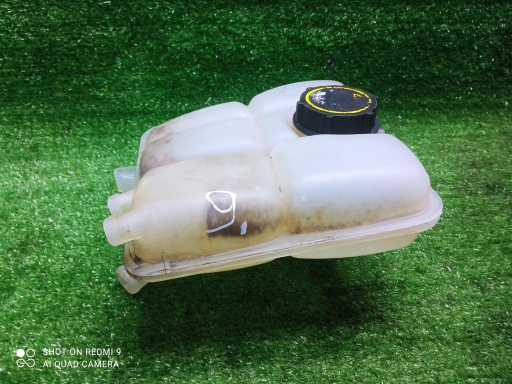 бачок расширительный Ford Focus III (2011—2015) 2013, 1.6i PNDA, 8V618K218AE - фото №1