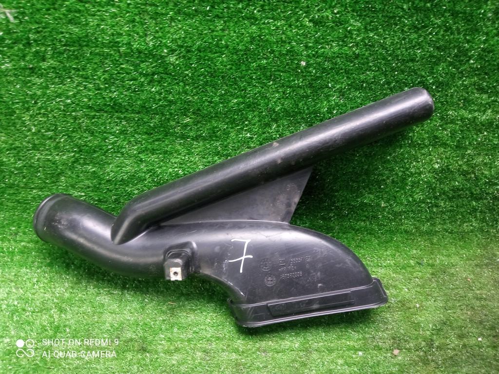 воздухозаборник Opel Corsa D (2006—2010) 2010, 1.4i Z14XEP, 55557182 - фото №1
