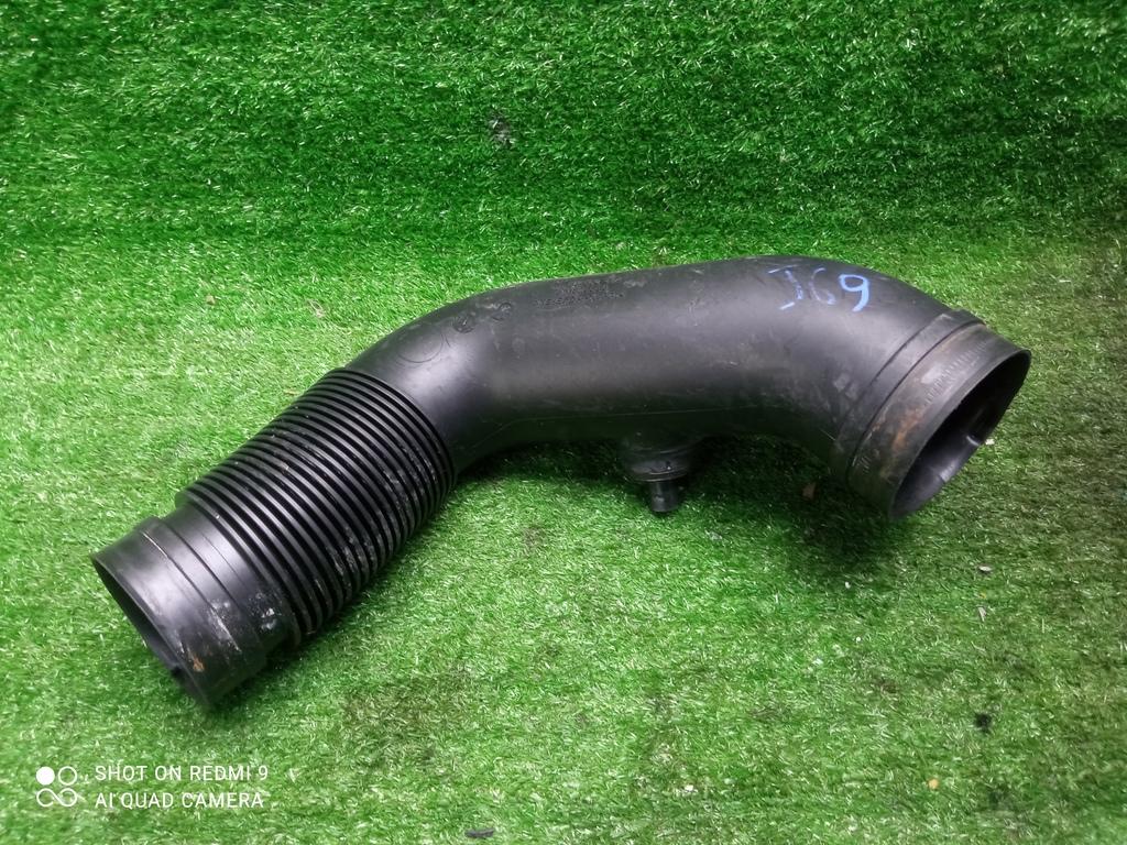 патрубок воздушного фильтра Opel Astra H рестайлинг (2006—2014) 2011, 1.6i Z16XER, 55559325 - фото №1