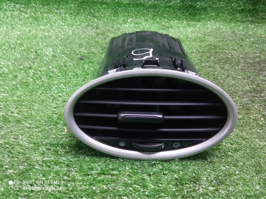 дефлектор обдува салона Ford Focus II рестайлинг (2007—2011) 2009, 2.0i AODA, 1677037 - фото №1