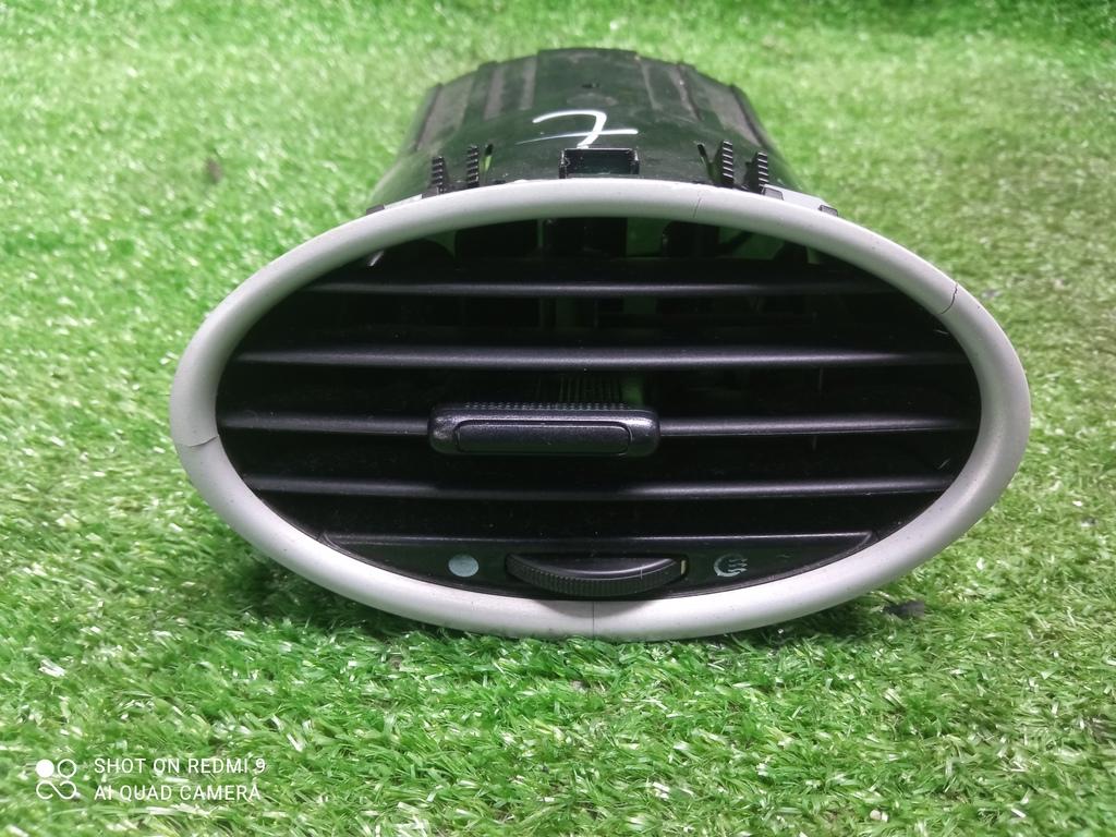 дефлектор обдува салона Ford Focus II рестайлинг (2007—2011) 2009, 2.0i AODA, 1677037 - фото №1