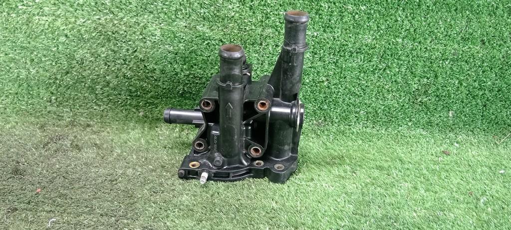 корпус термостата Opel Astra H рестайлинг (2006—2014) 2013, 1.8i Z18XER, 55353311 - фото №1