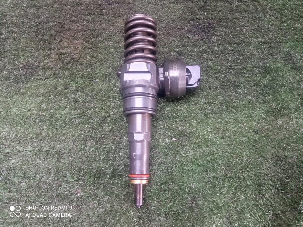 форсунка Volkswagen Touran I рестайлинг (2006—2010) 2009, 1.9TD BLS, 038130073BN - фото №1