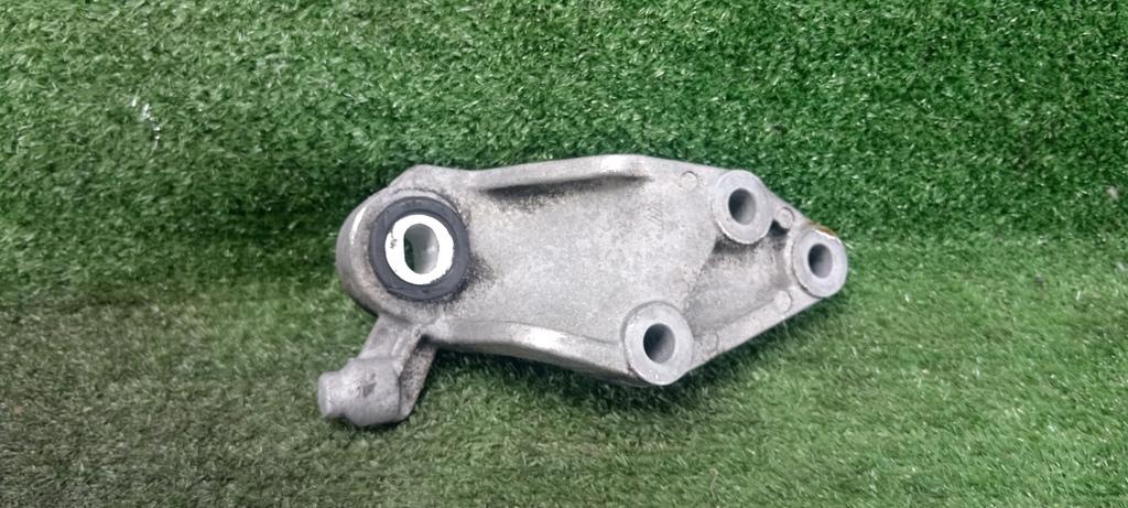 кронштейн двигателя Opel Corsa D (2006—2010) 2009, 1.4i A14XER, 13130724 - фото №1