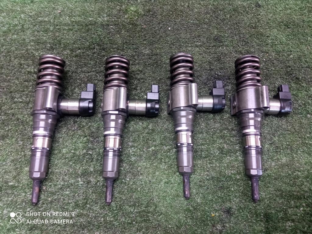 форсунка Volkswagen Passat B6 (2005—2010) 2008, 2.0TD BKP, 03G130073S - фото №1