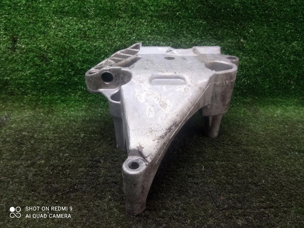 кронштейн двигателя Skoda Octavia II рестайлинг (2008—2013) 2010, 1.6i BSE, 06F199207Q - фото №1