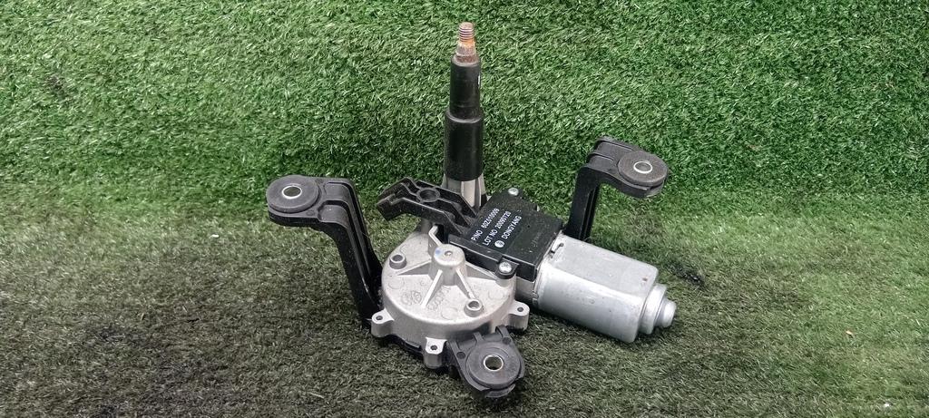 моторчик заднего стеклоочистителя (дворника) Opel Astra J рестайлинг (2012—2018) 2010, 1.6i A16XER, 13256917 - фото №1