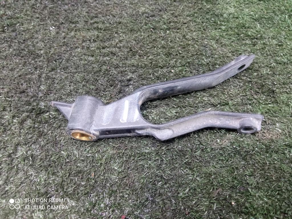 кронштейн радиатора Opel Astra H рестайлинг (2006—2014) 2011, 1.6i Z16XER, 13162131 - фото №1
