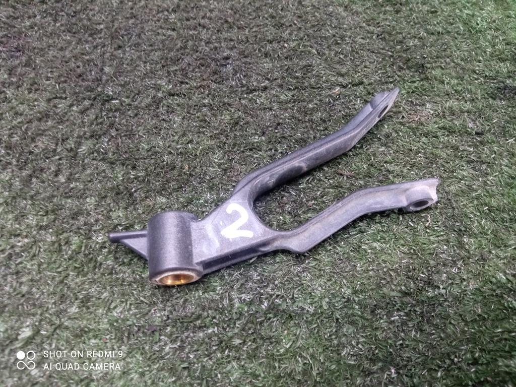 кронштейн радиатора Opel Astra H рестайлинг (2006—2014) 2011, 1.6i Z16XER, 13162131 - фото №1