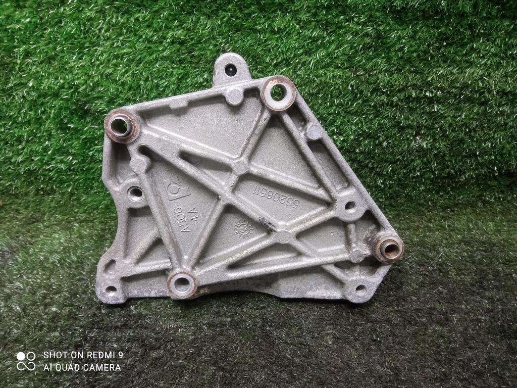 кронштейн генератора Opel Corsa D (2006—2010) 2009, 1.3CDTI Z13DTJ, 55206511 - фото №1