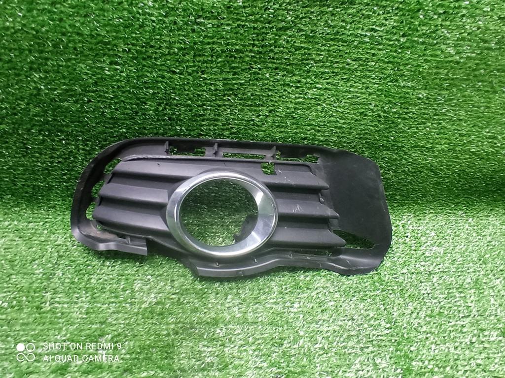 заглушка (решетка) в бампер Mercedes-Benz C-Класс W204/S204 (2006—2011) 2010, 2.2TD 646.811, 2048850223 - фото №1