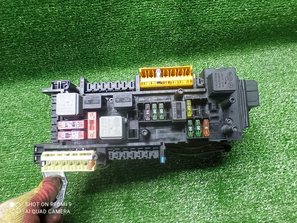 блок предохранителей Mercedes-Benz C-Класс W204/S204 (2006—2011) 2010, 2.2TD 646 811, 2045458601 - фото №1