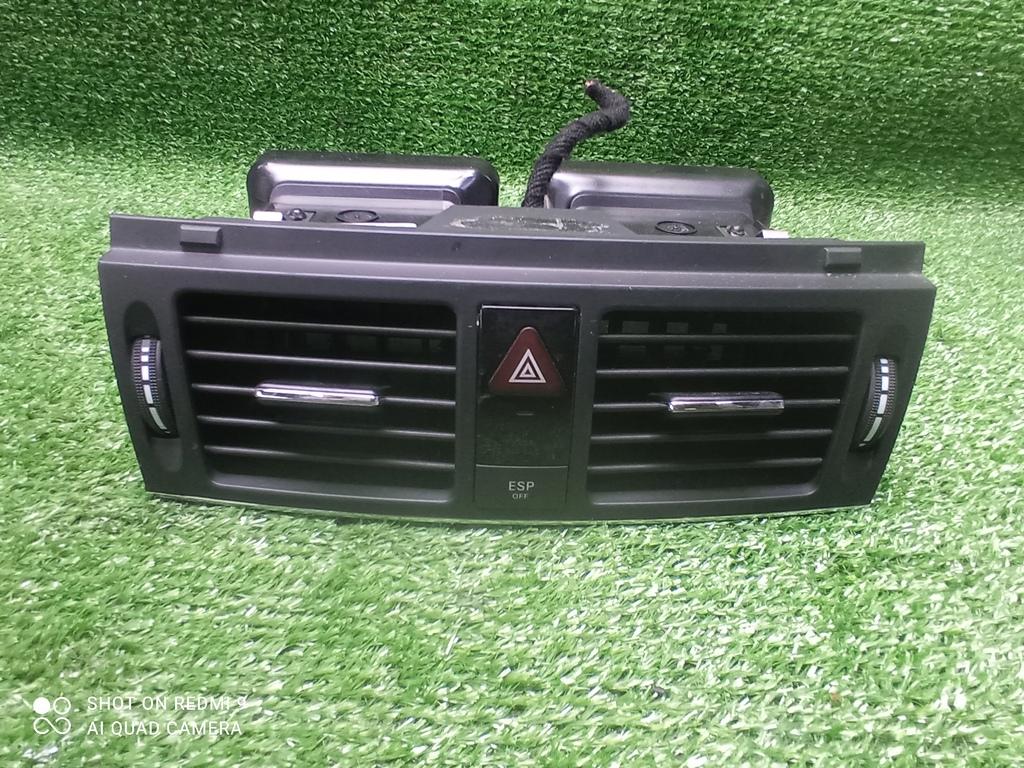 дефлектор обдува салона Mercedes-Benz C-Класс W204/S204 (2006—2011) 2010, 2.2TD 646.811, 20483040549116 - фото №1