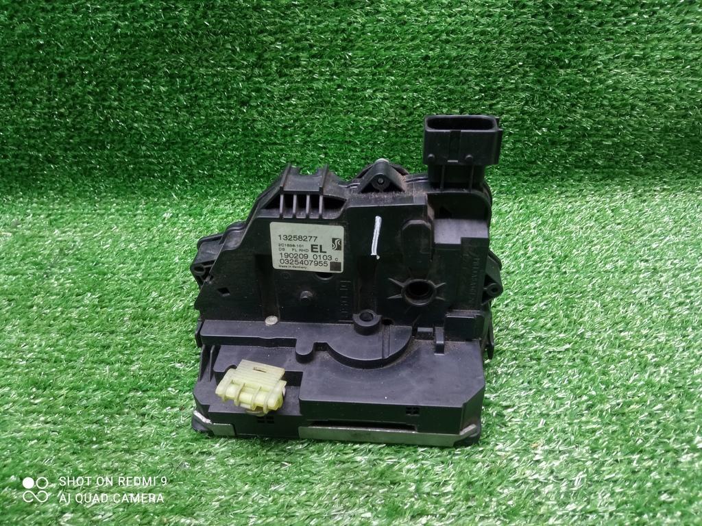 замок двери передней левой Opel Corsa D (2006—2010) 2009, 1.4i Z14XEP, 13258277 - фото №1