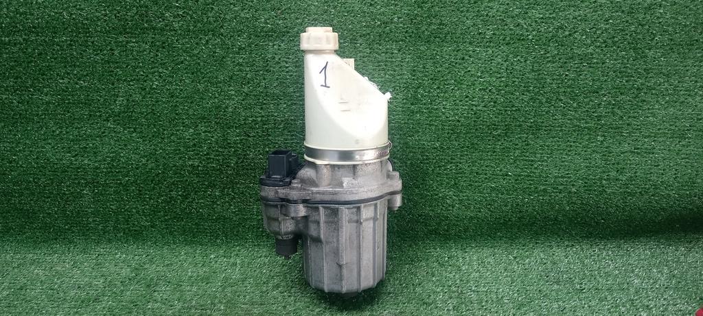 насос гидроусилителя руля Opel Astra H рестайлинг (2006—2014) 2008, 1.8i Z18XER, 13276990 - фото №1