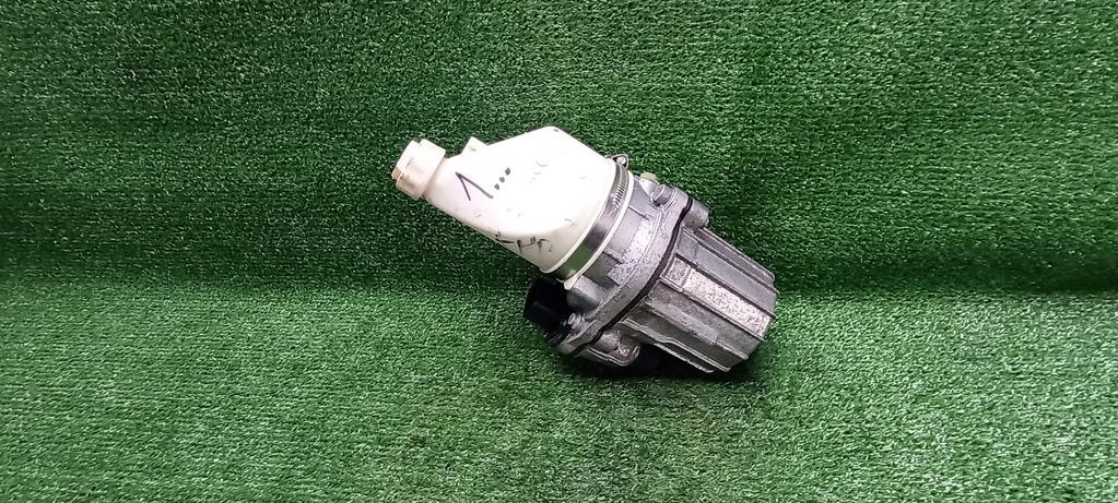 насос гидроусилителя руля Opel Astra H рестайлинг (2006—2014) 2008, 1.8i Z18XER, 13276990 - фото №1