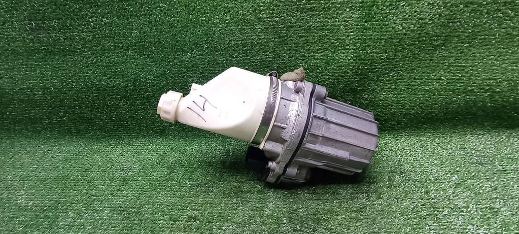 насос гидроусилителя руля Opel Astra H рестайлинг (2006—2014) 2008, 1.8i Z18XER, 13276990 - фото №1