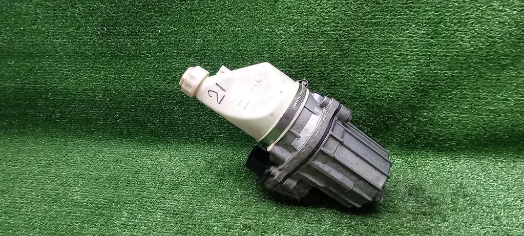 насос гидроусилителя руля Opel Astra GTC H рестайлинг (2006—2014) 2008, 1.8i Z18XER, 13292554 - фото №1