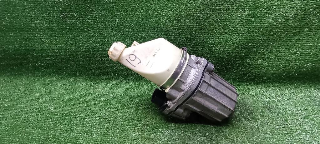 насос гидроусилителя руля Opel Astra H рестайлинг (2006—2014) 2009, 1.8i Z18XER, 13292554 - фото №1