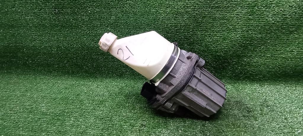 насос гидроусилителя руля Opel Astra H рестайлинг (2006—2014) 2009, 1.8i Z18XER, 13188613 - фото №1