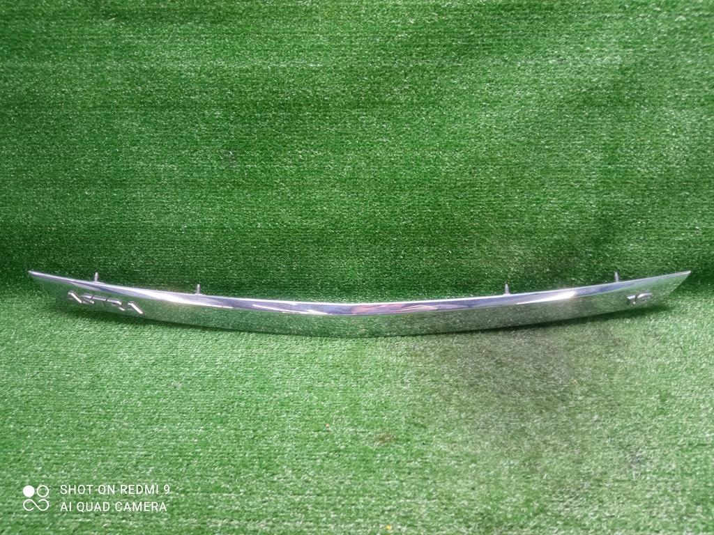 молдинг крышки багажника Opel Astra GTC H рестайлинг (2006—2014) 2011, 1.8i Z18XER, 13266475 - фото №1