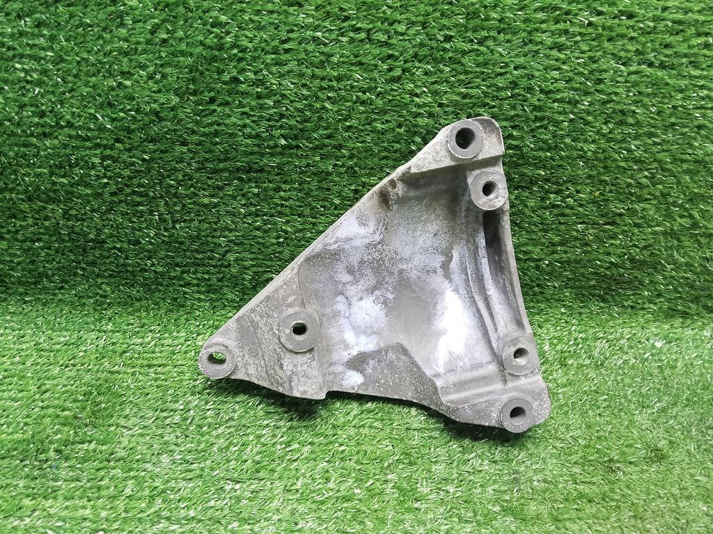 кронштейн компрессора кондиционера Opel Mokka I (2012—2016) 2012, 55577158 - фото №1