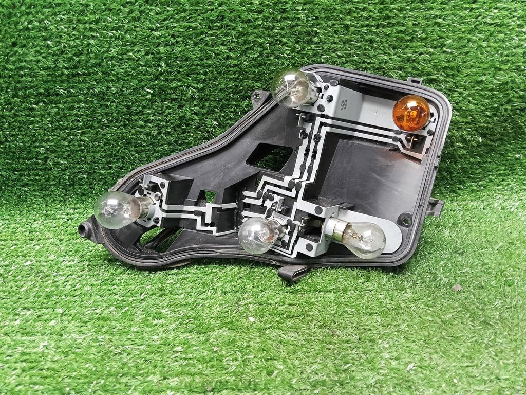 панель заднего фонаря Opel Astra H рестайлинг (2006—2014) 2011, 1.8i Z18XER, 93180363 - фото №1