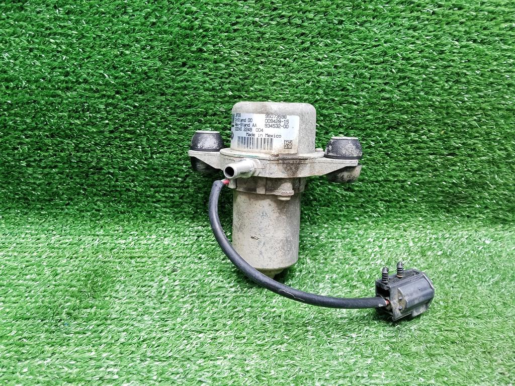 насос вакуумный Opel Mokka I (2012—2016) 2012, 95073598 - фото №1