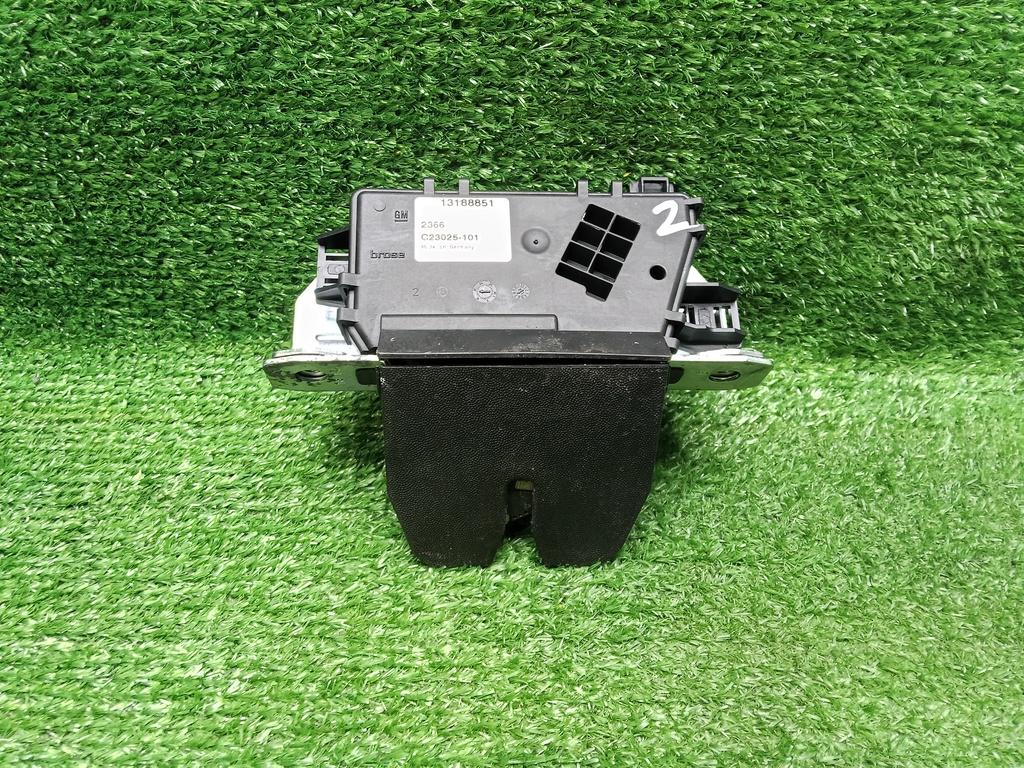 замок багажника Opel Zafira B рестайлинг (2008—2014) 2013, 1.8i Z18XER, 13188851 - фото №1