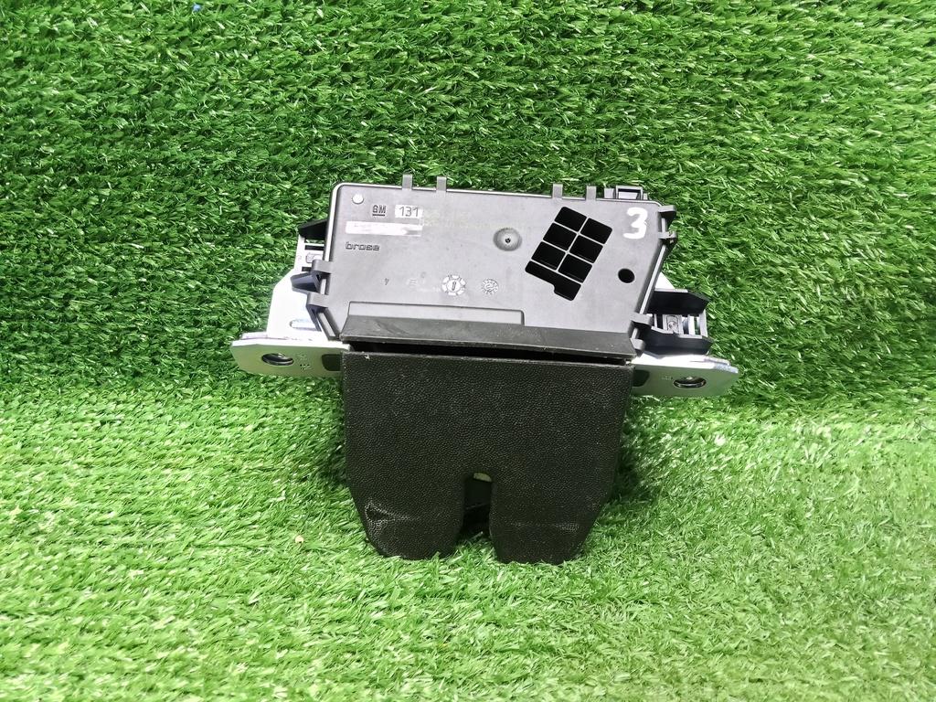 замок багажника Opel Zafira B рестайлинг (2008—2014) 2013, 1.8i Z18XER, 13188851 - фото №1