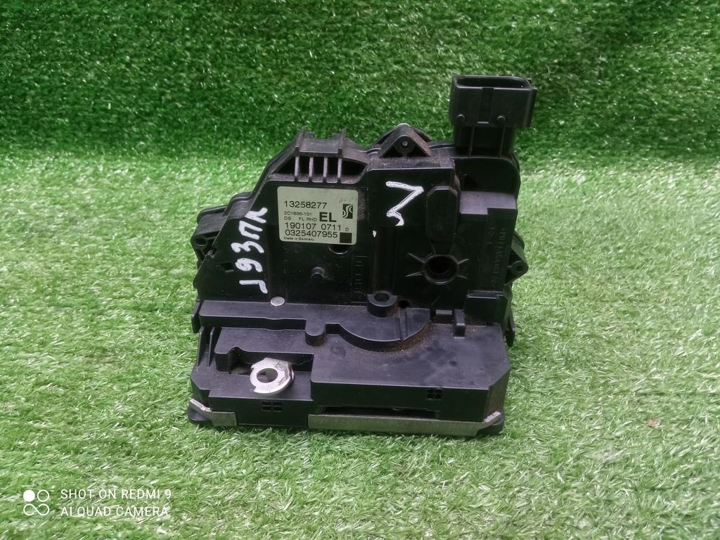 замок двери передней левой Opel Corsa D (2006—2010) 2009, 1.4i Z14XEP, 13258277 - фото №1