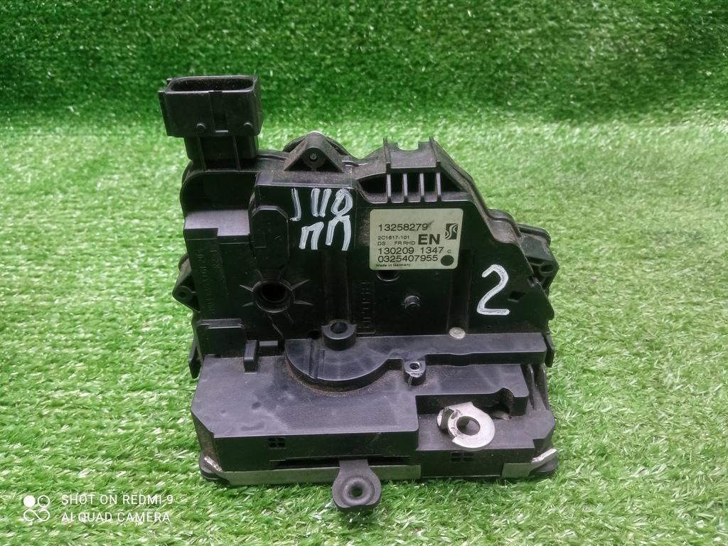 замок двери передней правой Opel Corsa D (2006—2010) 2009, 1.4i Z14XEP, 13258279 - фото №1