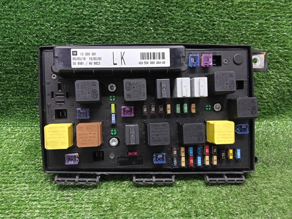 блок предохранителей Opel Astra H рестайлинг (2006—2014) 2010, 1.6i Z16XER, 13268301 - фото №1