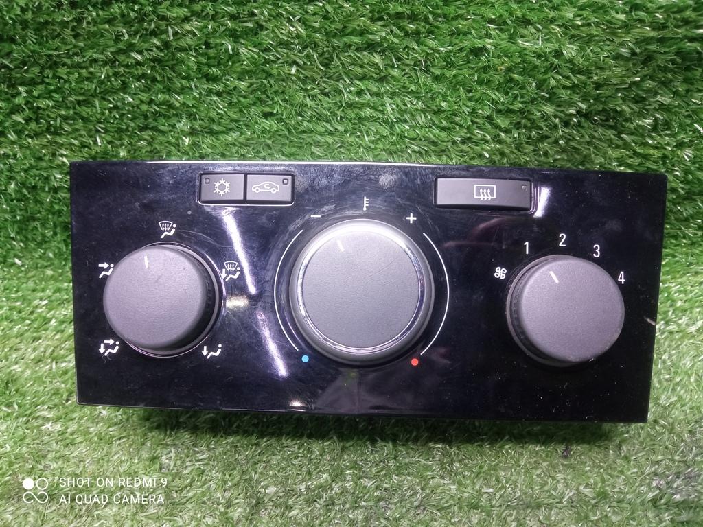 блок управления печки / климат-контроля Opel Astra H рестайлинг (2006—2014) 2011, 1.8i Z18XER, 13308176 - фото №1