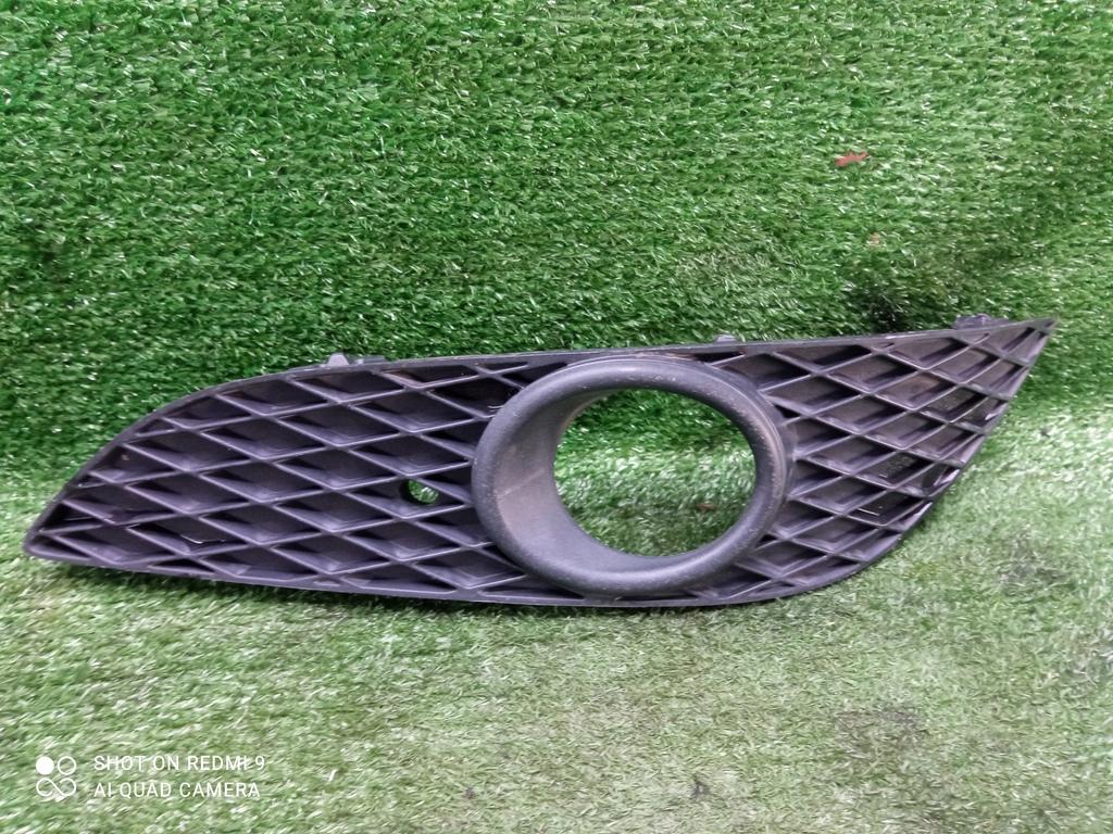 заглушка (решетка) в бампер Opel Astra H рестайлинг (2006—2014) 2011, 1.8i Z18XER, 13225764 - фото №1