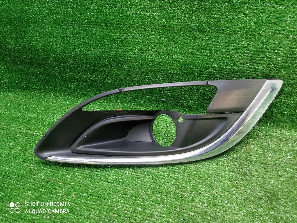 заглушка (решетка) в бампер Opel Astra J рестайлинг (2012—2018) 2014, 1.6i A16XER, 13368708 - фото №1