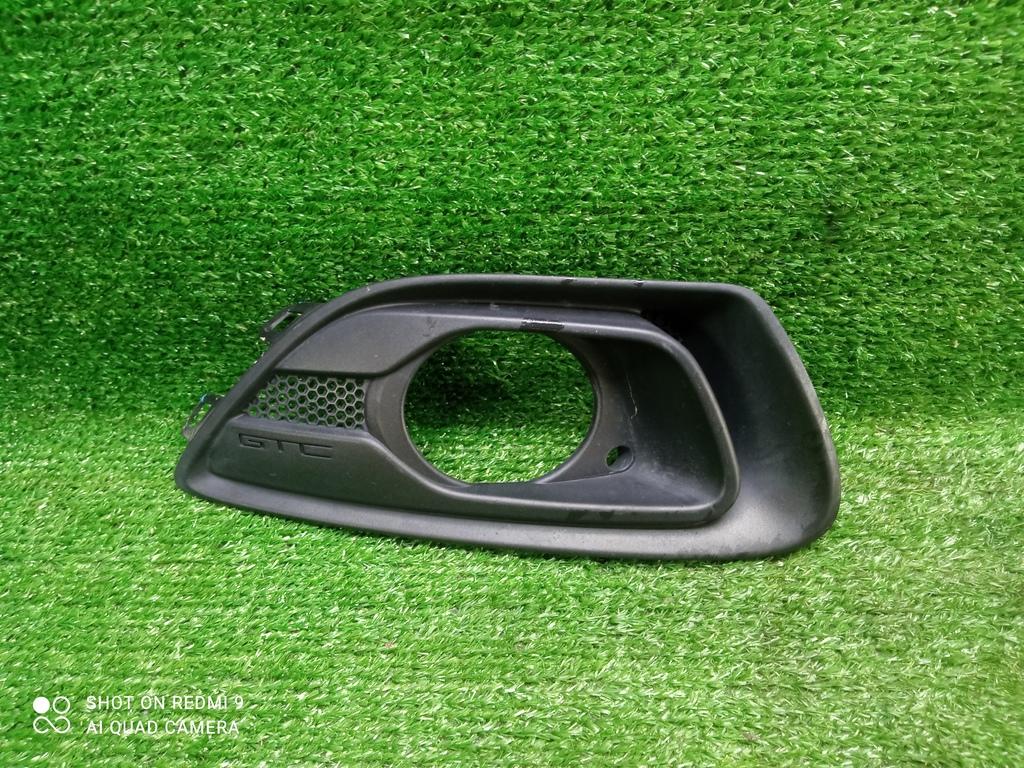 заглушка (решетка) в бампер Opel Astra GTC J (2009—2012) 2011, 1.4T A14NET, 13264573 - фото №1